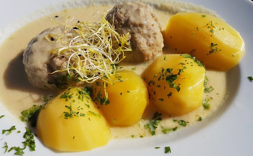 Königsberger Klopse: Comfort Food with a Tangy Twist 🍲🥔✨